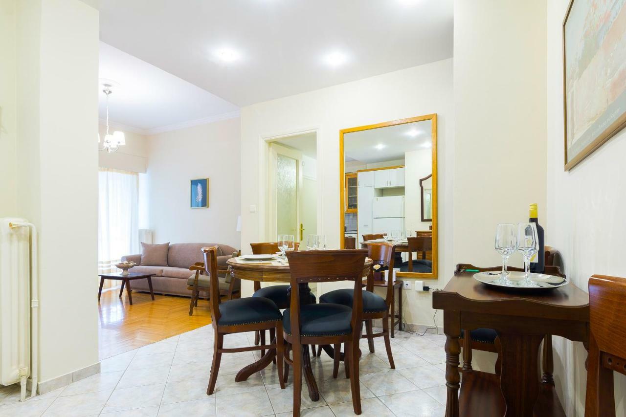 Classy 2 Bedroom Apartment Near Acropolis & Metro アテネ エクステリア 写真
