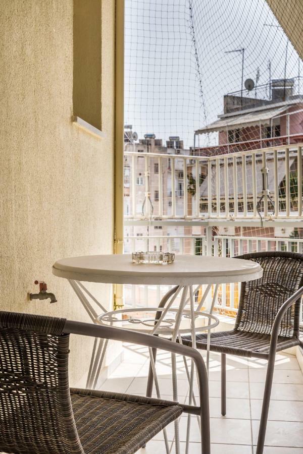 Classy 2 Bedroom Apartment Near Acropolis & Metro アテネ エクステリア 写真