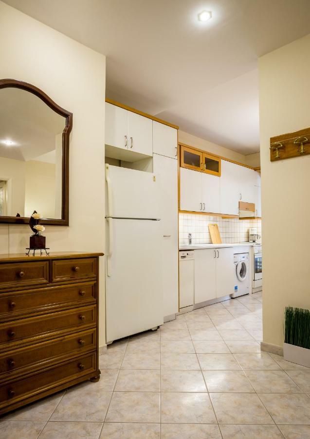 Classy 2 Bedroom Apartment Near Acropolis & Metro アテネ エクステリア 写真