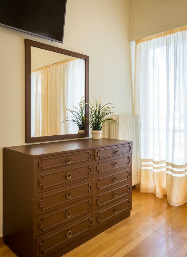 Classy 2 Bedroom Apartment Near Acropolis & Metro アテネ エクステリア 写真