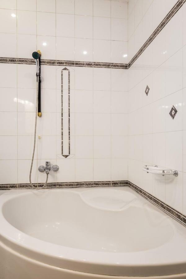 Classy 2 Bedroom Apartment Near Acropolis & Metro アテネ エクステリア 写真