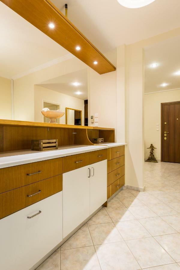 Classy 2 Bedroom Apartment Near Acropolis & Metro アテネ エクステリア 写真